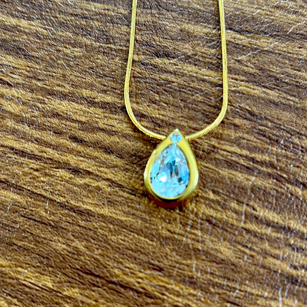 Sparkling necklace